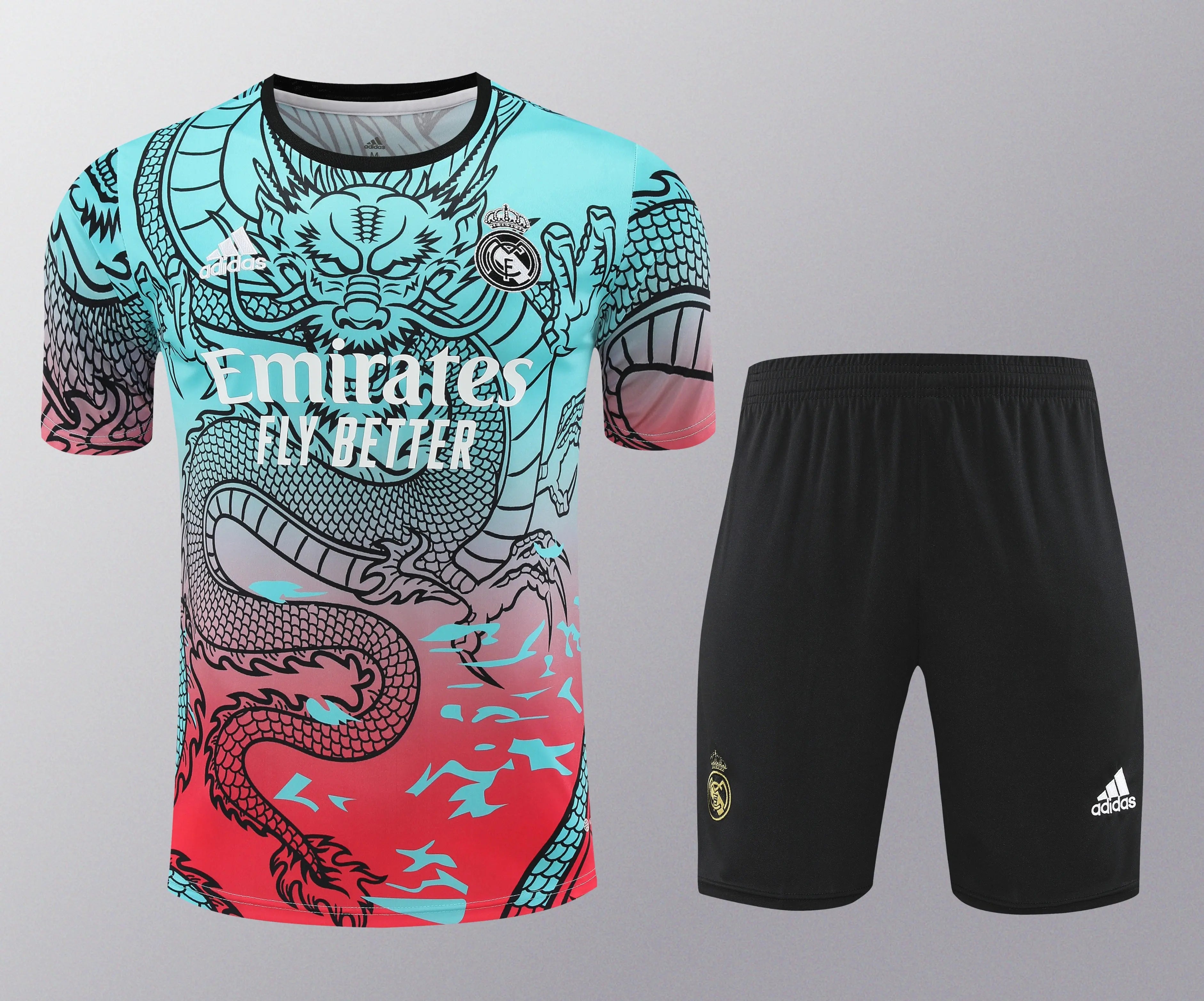 Survêtement Real Madrid 24/25 – Ensemble d'entraînement officiel comprenant veste zippée et pantalon, design moderne blanc et doré, tissu respirant et logos du club.