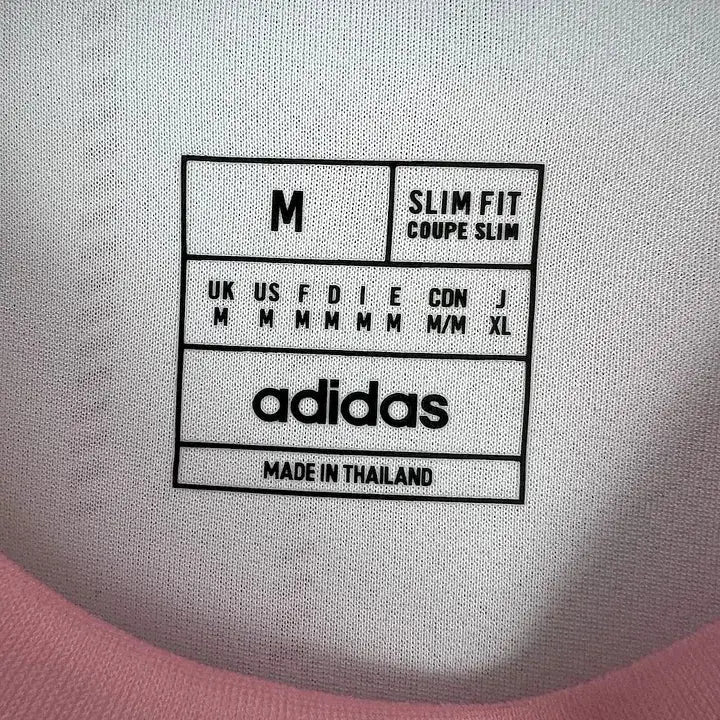Maillot Réal Madrid concept 2025 - MaillotKing