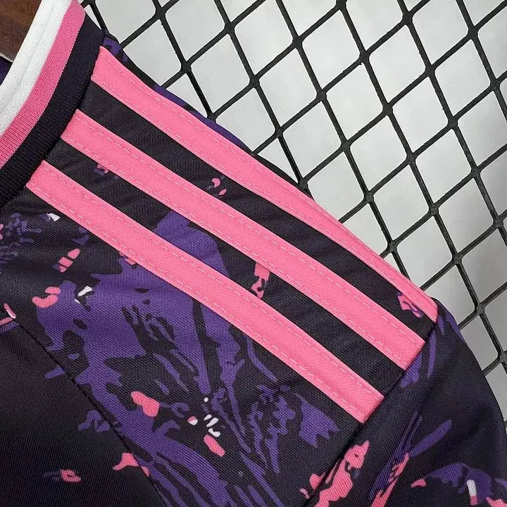 Maillot Real Madrid foot concept rose 2024 2025 - MaillotKing
